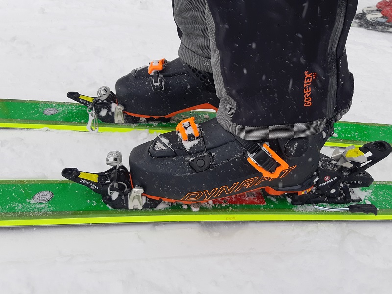 Hoji+Tecton. Skis fine, but you can see how close the toe is to the binding.